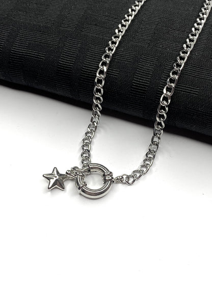 Collar con broche y dije de estrella