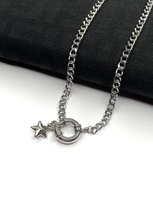 Collar con broche y dije de estrella